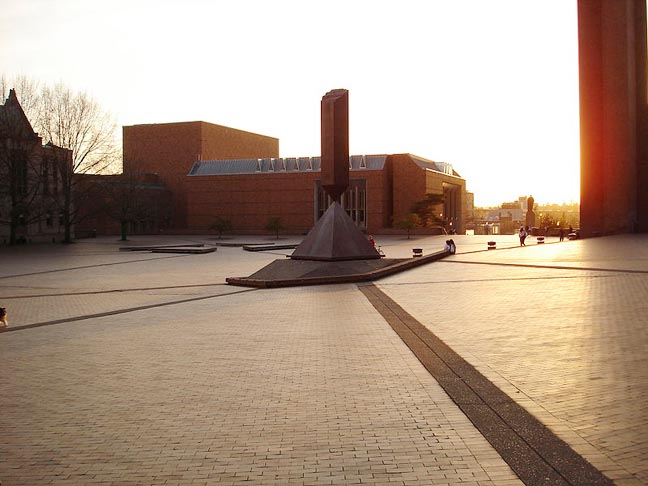 Broken_Obelisk_Red_Square.JPG