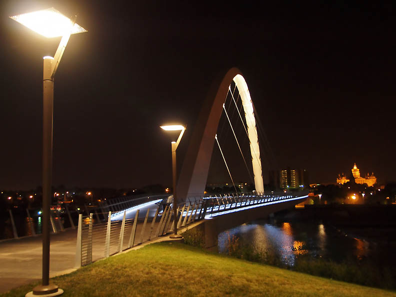 DesM_Ped Bridge_f_sm.jpg