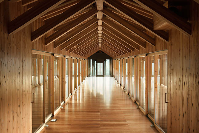 Wooden_Bridge_Kuma_hall.jpg